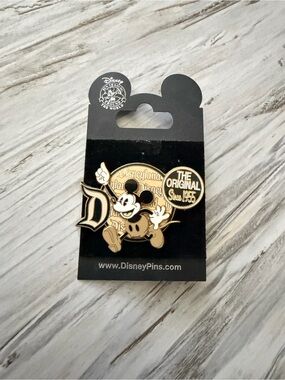 DisneyLand The Original Since 1955 Collectible 2007 Mickey Mouse Trading Pin!